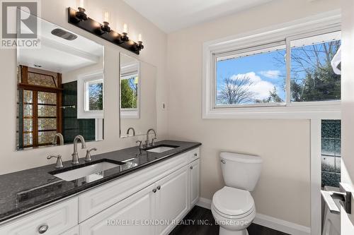 163 Centre Street W, London South (South D), ON - Indoor Photo Showing Bathroom