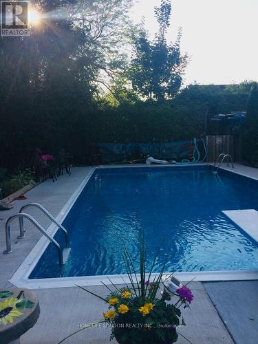 163 Centre Street W, London South (South D), ON - Outdoor With In Ground Pool