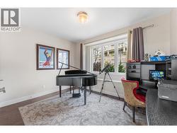 Upstairs Bedroom / Office - 