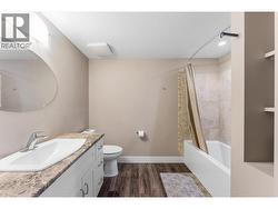 Suite Bathroom - 
