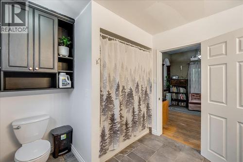 1602 Vancouver Street, Nelson, BC - Indoor Photo Showing Bathroom