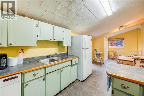 1602 Vancouver Street, Nelson, BC - Indoor Photo Showing Kitchen With Double Sink