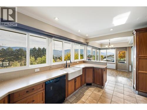 901 Newton Drive, Penticton, BC - Indoor Photo Showing Kitchen With Double Sink