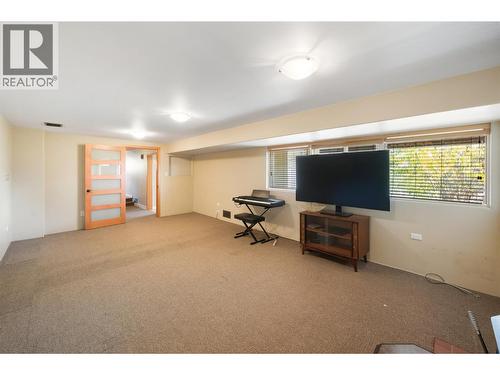 901 Newton Drive, Penticton, BC - Indoor