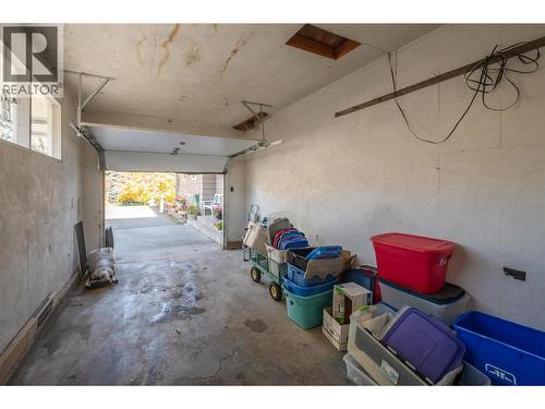 901 Newton Drive, Penticton, BC - Indoor Photo Showing Garage