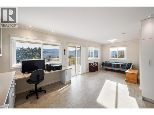 901 Newton Drive, Penticton, BC - Indoor