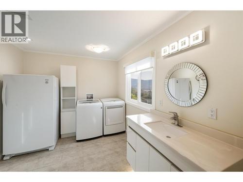 901 Newton Drive, Penticton, BC - Indoor Photo Showing Laundry Room