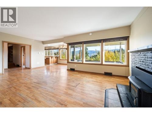901 Newton Drive, Penticton, BC - Indoor Photo Showing Living Room With Fireplace