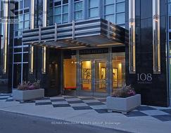 404 - 108 LISGAR STREET  Ottawa, ON K2P 1E1