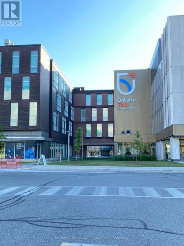 Ontario Tech - 5 min walk - 5 - 1720 Simcoe Street N, Oshawa, ON - Outdoor