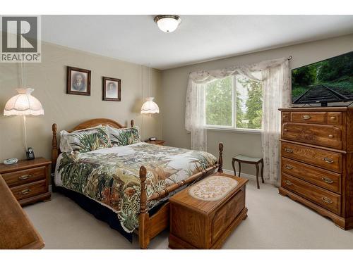 3942 Suncrest Court, Kelowna, BC - Indoor Photo Showing Bedroom