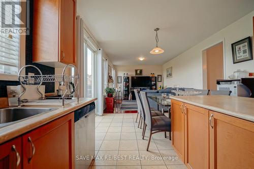 22 Birch Tree Trail, Brampton, ON - Indoor Photo Showing Kitchen