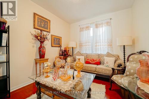 22 Birch Tree Trail, Brampton, ON - Indoor Photo Showing Living Room