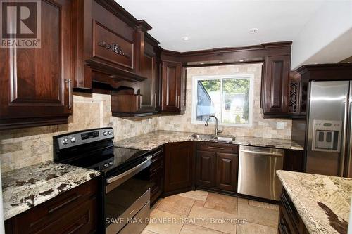 5 Parkview Boulevard, Halton Hills, ON - Indoor Photo Showing Kitchen With Double Sink With Upgraded Kitchen