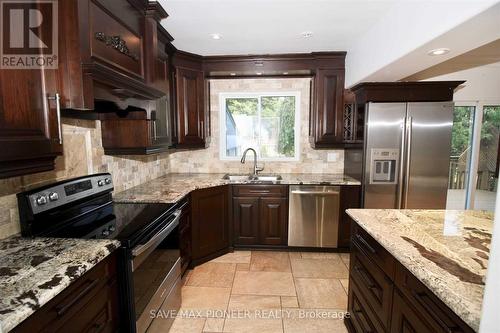 5 Parkview Boulevard, Halton Hills, ON - Indoor Photo Showing Kitchen With Double Sink With Upgraded Kitchen