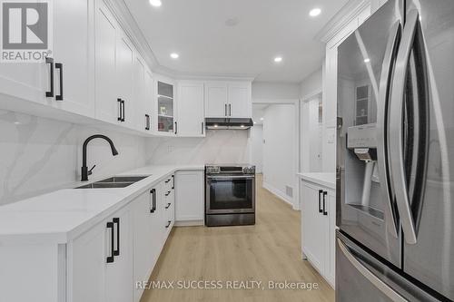 4631 Penhallow Road, Mississauga, ON - Indoor Photo Showing Kitchen With Double Sink With Upgraded Kitchen