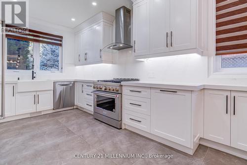 5230 Creditview Road, Mississauga, ON - Indoor Photo Showing Kitchen With Upgraded Kitchen