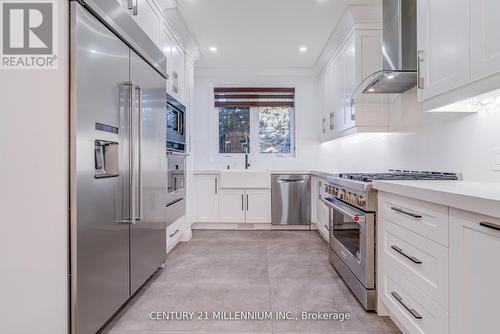 5230 Creditview Road, Mississauga, ON - Indoor Photo Showing Kitchen With Upgraded Kitchen