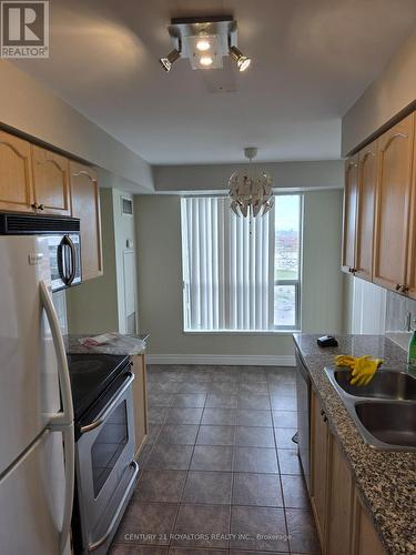 4889 Kimbermount Avenue, Mississauga, ON - Indoor Photo Showing Kitchen With Stainless Steel Kitchen