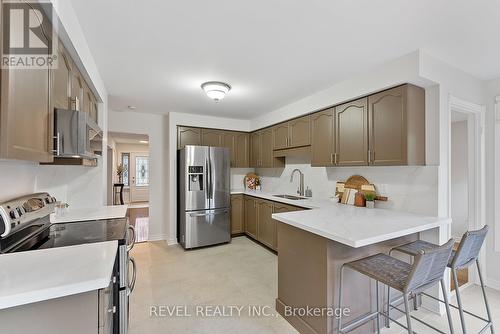 2824 Huntingdon Trail, Oakville, ON - Indoor Photo Showing Kitchen