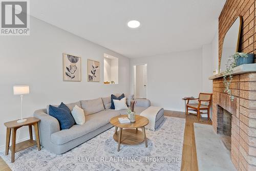 2824 Huntingdon Trail, Oakville, ON - Indoor Photo Showing Living Room
