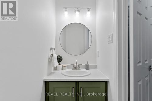 2824 Huntingdon Trail, Oakville, ON - Indoor Photo Showing Bathroom