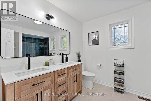 2824 Huntingdon Trail, Oakville, ON - Indoor Photo Showing Bathroom