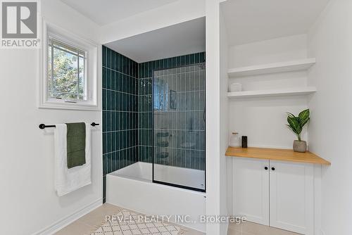 2824 Huntingdon Trail, Oakville, ON - Indoor Photo Showing Bathroom