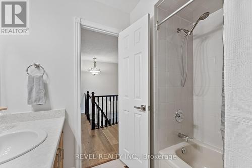 2824 Huntingdon Trail, Oakville, ON - Indoor Photo Showing Bathroom