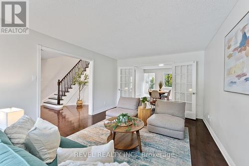 2824 Huntingdon Trail, Oakville, ON - Indoor Photo Showing Living Room