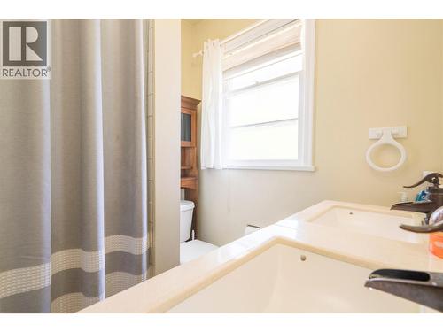 3095 Gordon Drive, Kelowna, BC - Indoor Photo Showing Bathroom