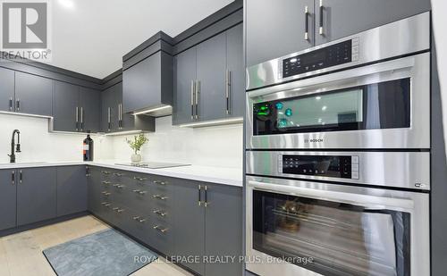 4344 Dallas Court, Mississauga, ON - Indoor Photo Showing Kitchen With Upgraded Kitchen