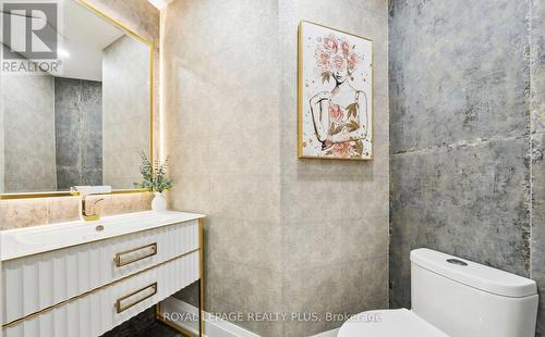 4344 Dallas Court, Mississauga, ON - Indoor Photo Showing Bathroom