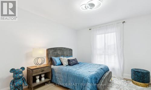 4344 Dallas Court, Mississauga, ON - Indoor Photo Showing Bedroom