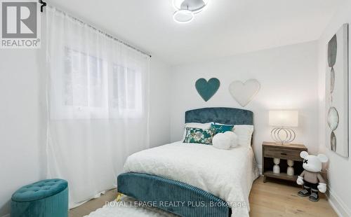4344 Dallas Court, Mississauga, ON - Indoor Photo Showing Bedroom