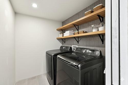 Laundry room - 1577 Rue Roy, Prévost, QC - Indoor Photo Showing Laundry Room