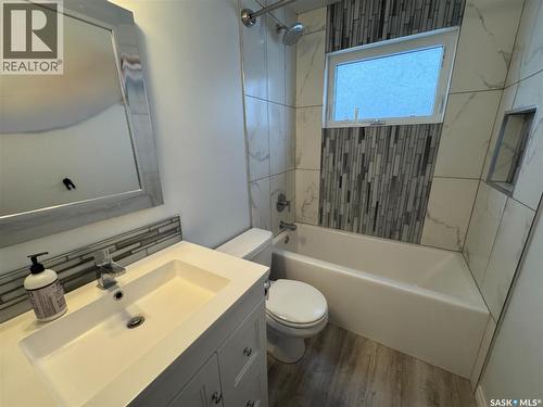 501 7Th Avenue W, Biggar, SK - Indoor Photo Showing Bathroom