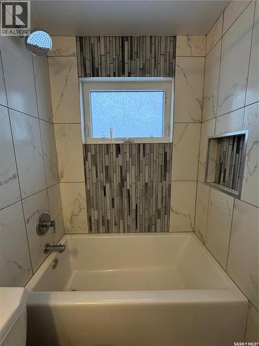 501 7Th Avenue W, Biggar, SK - Indoor Photo Showing Bathroom