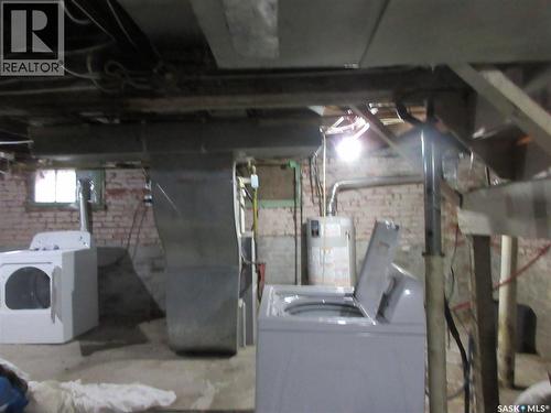 1878-1880 Ottawa Street, Regina, SK - Indoor Photo Showing Laundry Room