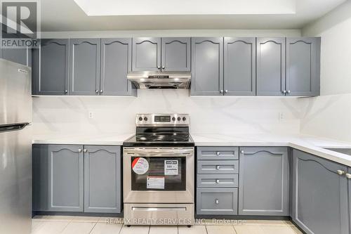 Upper - 15 Masters Green Crescent, Brampton, ON - Indoor Photo Showing Kitchen With Upgraded Kitchen