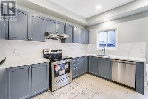 Upper - 15 Masters Green Crescent, Brampton, ON - Indoor Photo Showing Kitchen With Upgraded Kitchen