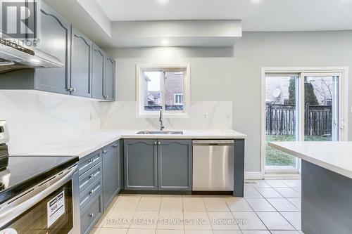 Upper - 15 Masters Green Crescent, Brampton, ON - Indoor Photo Showing Kitchen