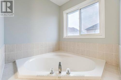 Upper - 15 Masters Green Crescent, Brampton, ON - Indoor Photo Showing Bathroom
