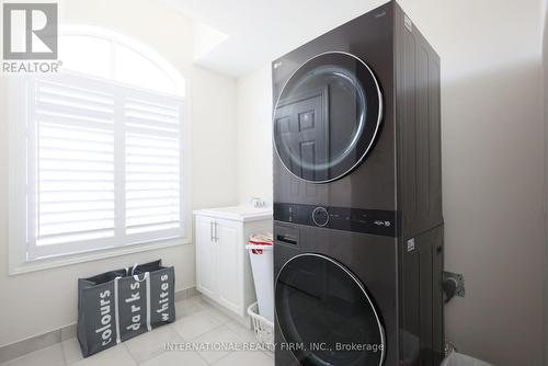 327 Northglen Blvd Boulevard, Clarington, ON - Indoor Photo Showing Laundry Room