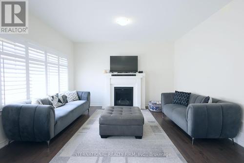 327 Northglen Blvd Boulevard, Clarington, ON - Indoor Photo Showing Living Room With Fireplace