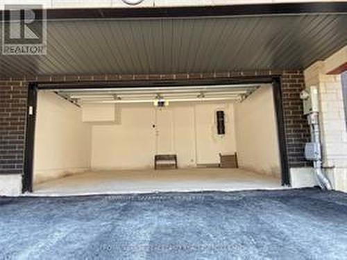 2485 Badger Crescent, Oakville, ON -  Photo Showing Garage