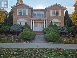 2 - 2470 WYNTEN WAY  Oakville, ON L6J 7K8