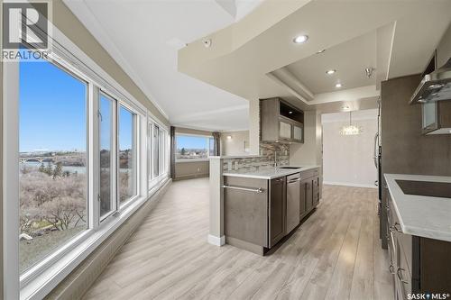 1080 424 Spadina Crescent E, Saskatoon, SK - Indoor Photo Showing Kitchen With Upgraded Kitchen