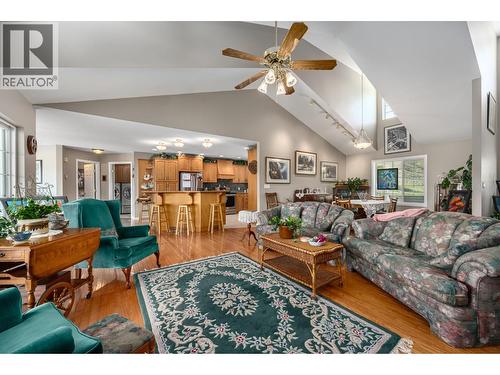 Living room - 570 Mesa Vista Drive, Ashcroft, BC - Indoor Photo Showing Living Room