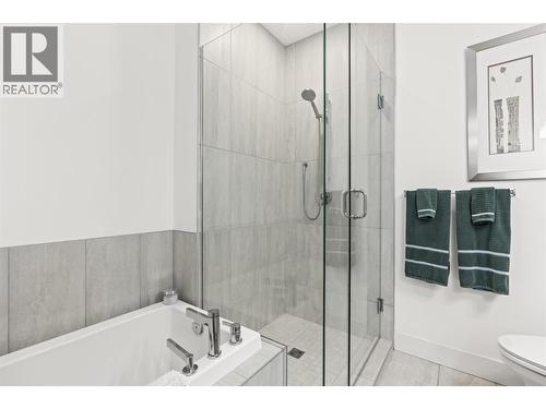1000 Mt. Robson Place Unit# 37, Vernon, BC - Indoor Photo Showing Bathroom